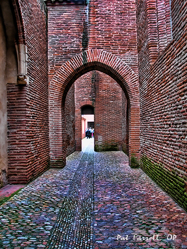 "walkway in Toulouse"
